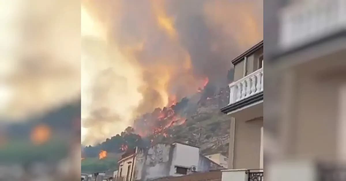 Πυρκαγιές στη Σικελία: Εκκενώσεις με 45 βαθμούς Κελσίου