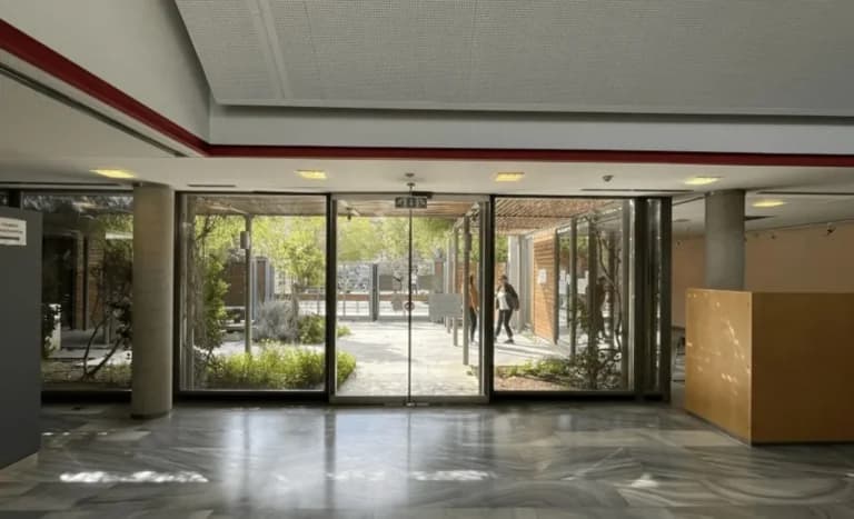 Ο Φλωρίδης αλλάζει τον παλιό νόμο για τις πολυκατοικίες