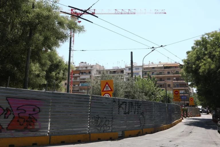 Οι ρωγμές στην Κυψέλη ανησυχούν τους κατοίκους λόγω Μετρό