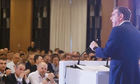 Τρικυμία στον ΣΥΡΙΖΑ: Ο Τσίπρας «κόβει» τα κομματικά ορφανά