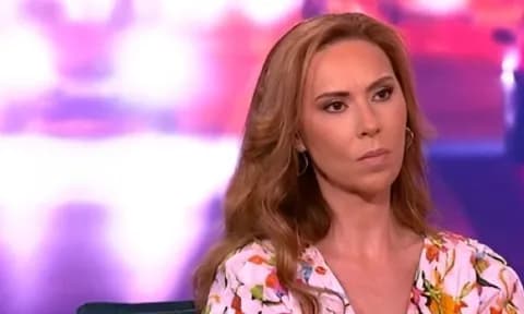 Η Δώρα Χρυσικού: «Δούλευα άρρωστη, φαλακρή, με τομή»