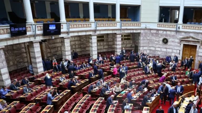 Βουλή: Πέρασε το άρθρο 86 για ευθύνη υπουργών