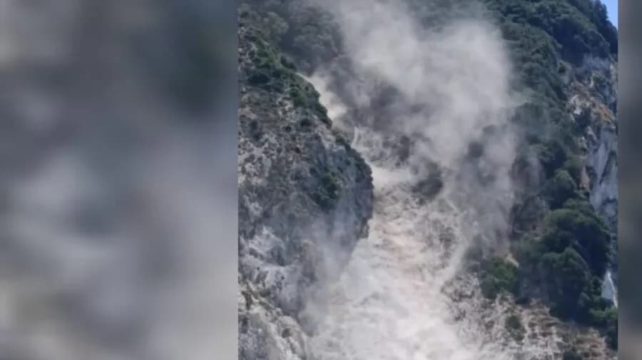 Video-ντοκουμέντο: Κατολίσθηση στην παραλία Μύρτος