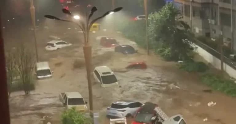 Ο τυφώνας Μπάβι έφερε σφοδρές πλημμύρες στη βόρεια Κίνα