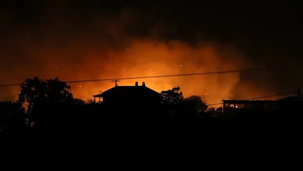 Η φωτιά στο Ωραιόκαστρο: Προσαγωγή 76χρονου υπόπτου