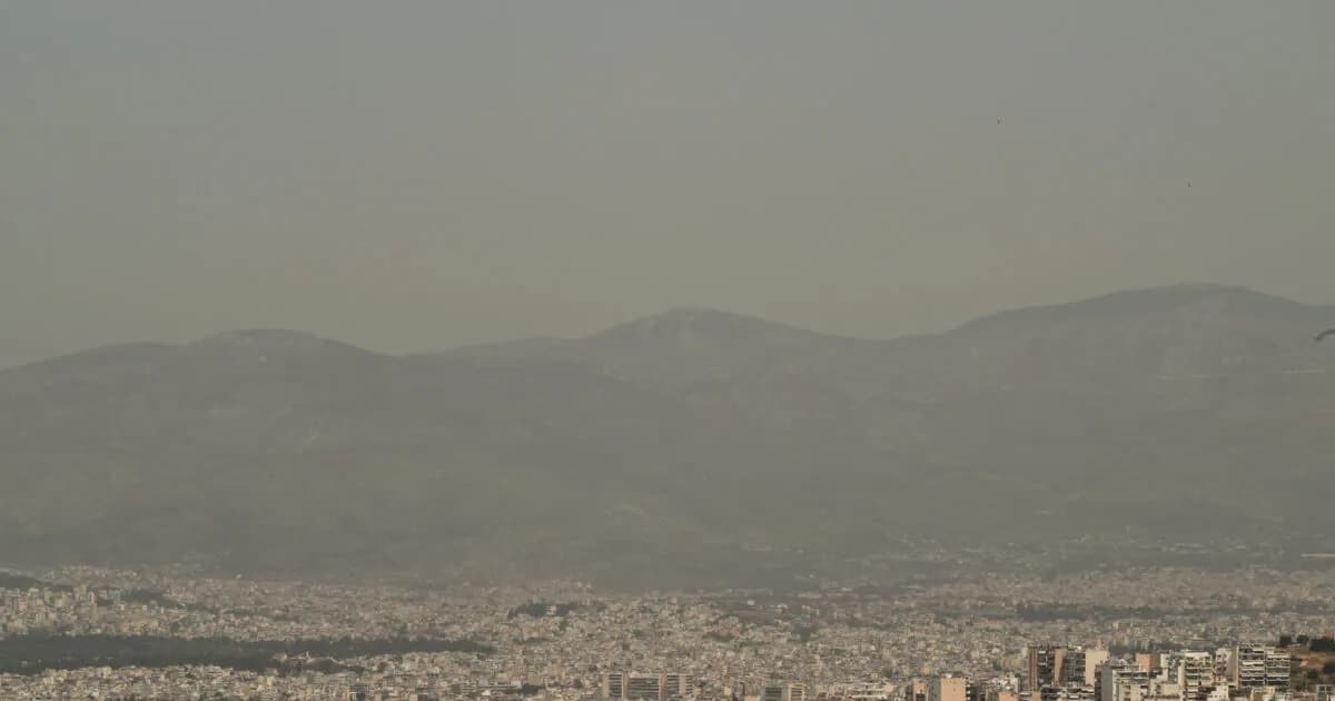 Η Ελλάδα «πνίγεται» σε αφρικανική σκόνη και καύσωνα