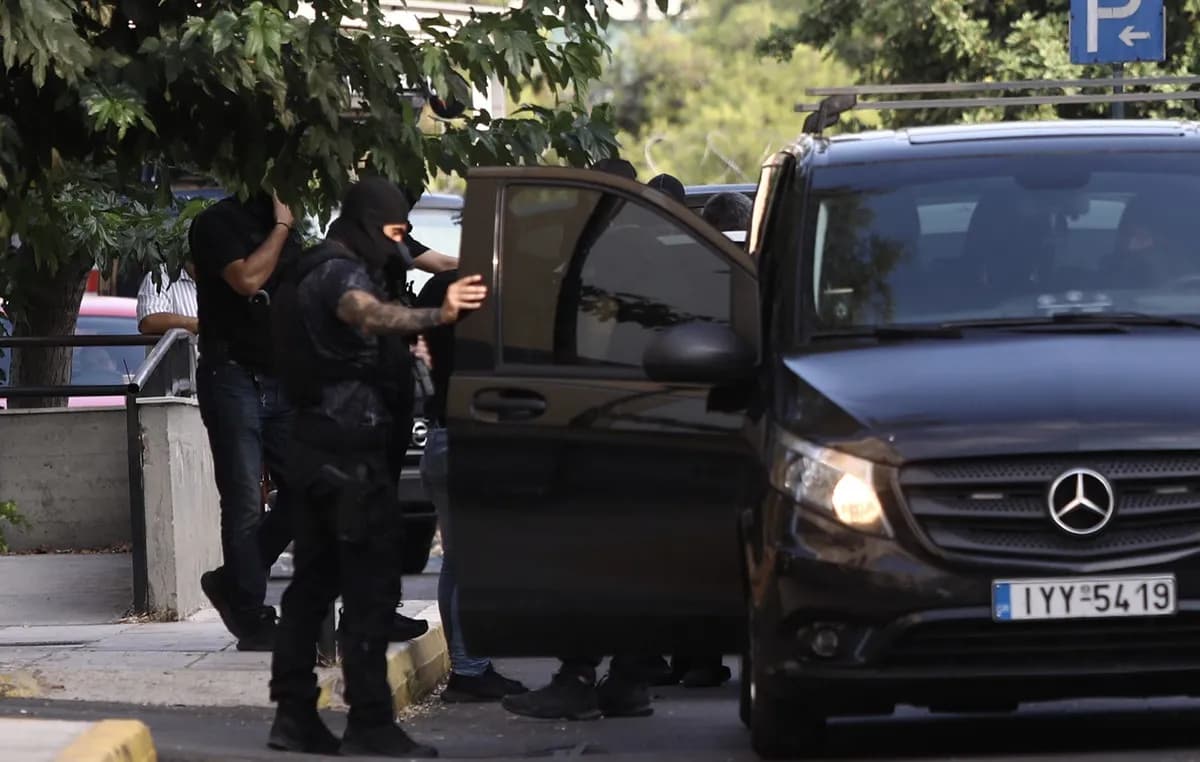 Η υπόθεση Marfin: Δύο συλλήψεις 16 χρόνια μετά την επίθεση