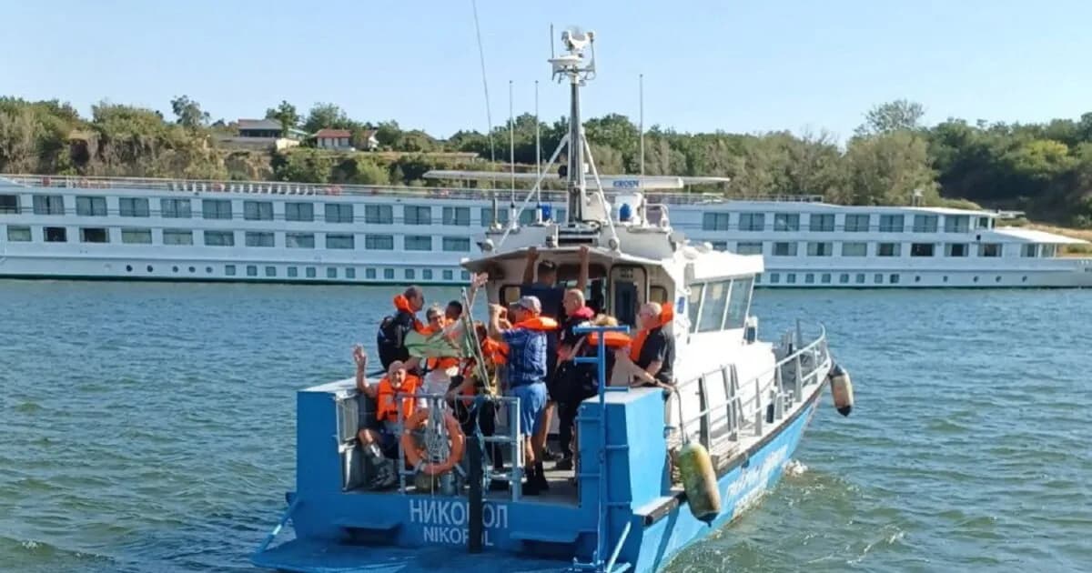 Κρουαζιερόπλοιο προσάραξε στον Δούναβη, εκκένωση 238 επιβατών
