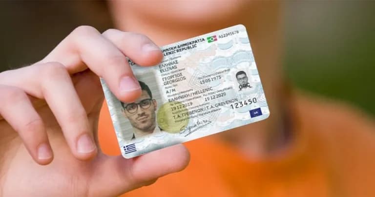 Ο Μπαλέρμπας εξηγεί τι αλλάζει με τις νέες ταυτότητες