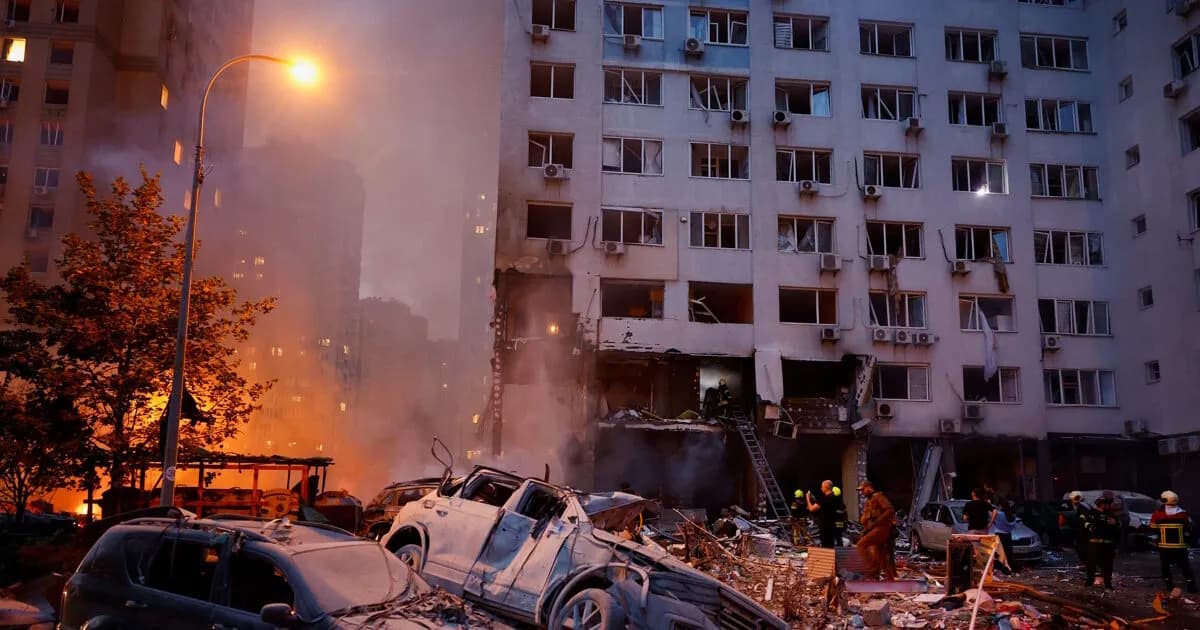 Η Ρωσία εξαπολύει πυραύλους στο Κίεβο πριν τη Σύνοδο ΝΑΤΟ