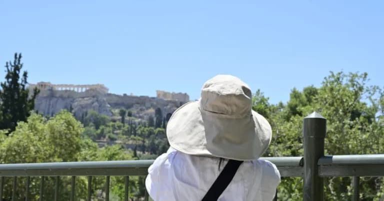 Ο καιρός σήμερα: Ζέστη έως 39 βαθμούς και ισχυροί άνεμοι