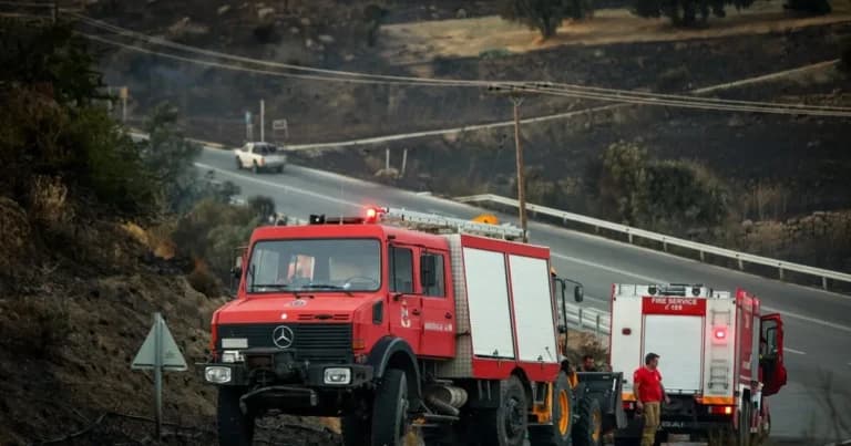 Η φωτιά στη Σητεία κατέκαψε δύο πυροσβεστικά οχήματα