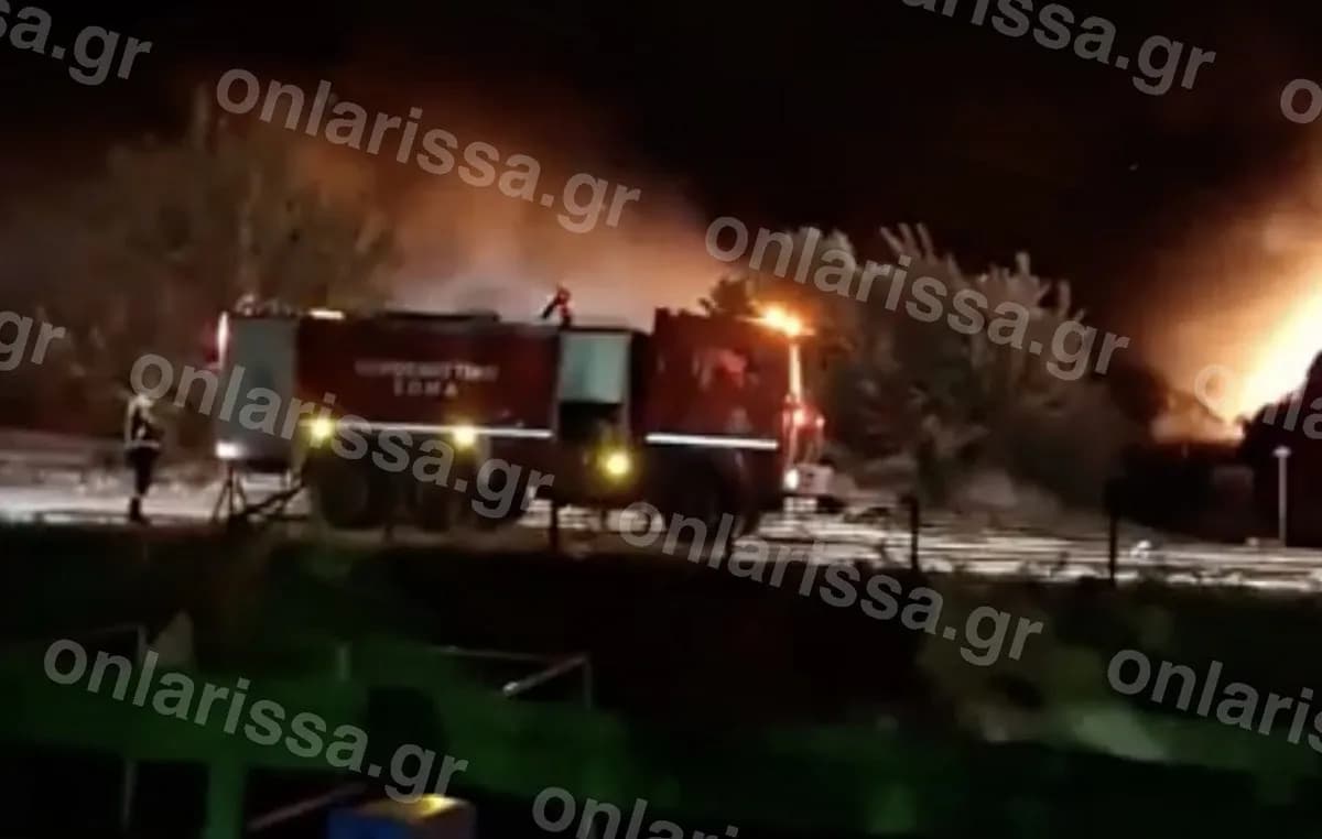 Μεγάλη πυρκαγιά στη Λάρισα σε επιχείρηση ανακύκλωσης