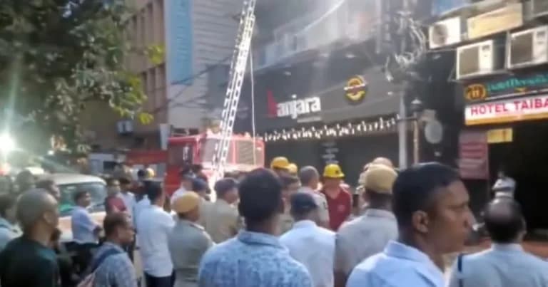 Πυρκαγιά σε ξενοδοχείο στην Κολκάτα: Τουλάχιστον εννέα νεκροί