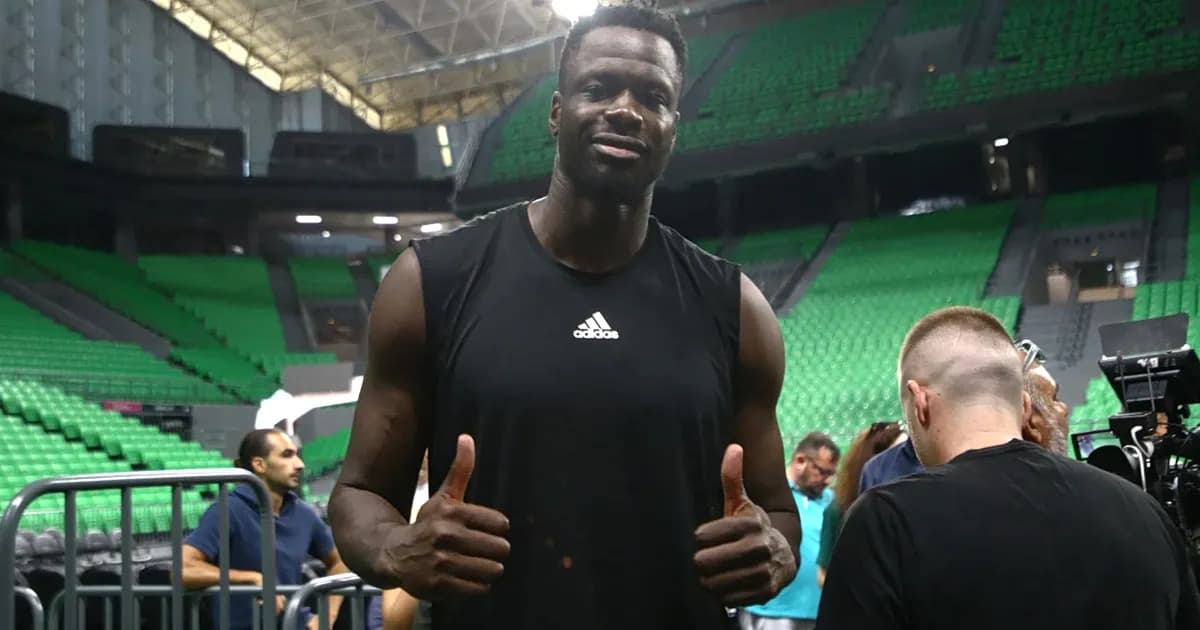 Ο Ολυμπιακός ζητά εξηγήσεις για το διαβατήριο του Φαλ