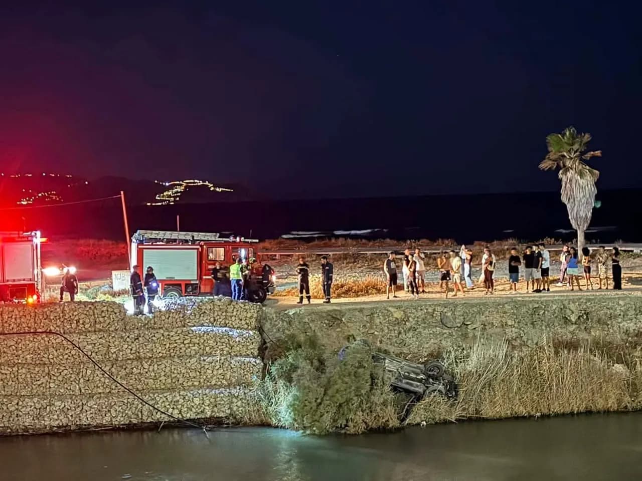 Αυτοκίνητο βρέθηκε κρεμασμένο στον Γιόφυρο Ηρακλείου