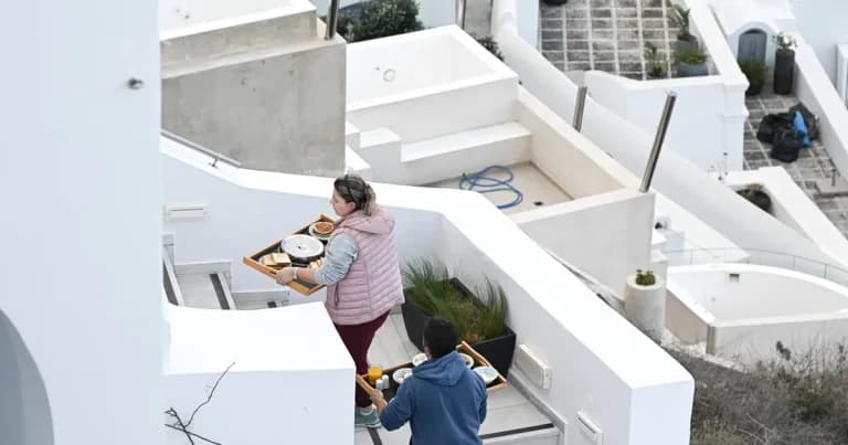 Η ΕΛΣΤΑΤ: Αυξημένος τζίρος καταλυμάτων, πτώση στην εστίαση