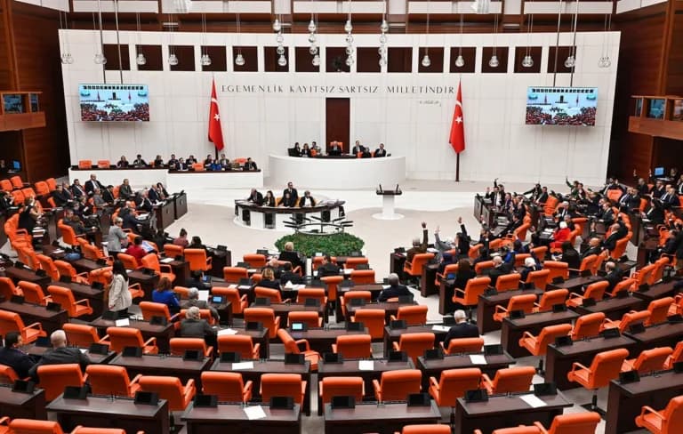 Η Τουρκία ψήφισε ιστορικό νόμο για την αμνηστία του PKK