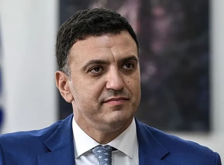 Ο Κικίλιας στον Πειραιά για την επιστροφή εκδρομέων