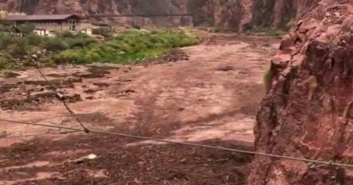 Πλημμύρες στο Νεπάλ: 903 νεκροί και χιλιάδες αγνοούμενοι
