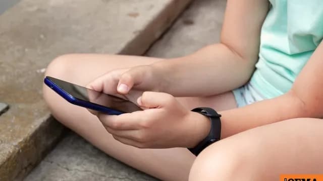 Η Γαλλία μπλοκάρει την απαγόρευση social media σε ανηλίκους