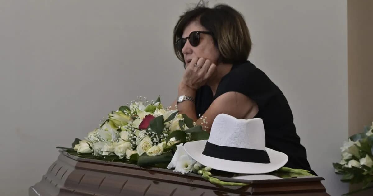 Ο Νίκος Καλογερόπουλος αποχαιρετήθηκε στο Α΄ Νεκροταφείο