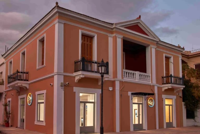 Η ΔΕΗ ξεπερνά τα 100 καταστήματα νέας γενιάς σε όλη την Ελλάδα
