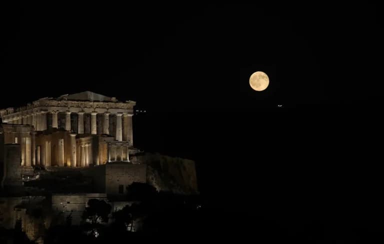 Η Πανσέληνος Αυγούστου «έντυσε» Σούνιο και Ακρόπολη