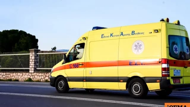 Τροχαίο με τρία δίκυκλα στα Καμένα Βούρλα: Τέσσερις τραυματίες