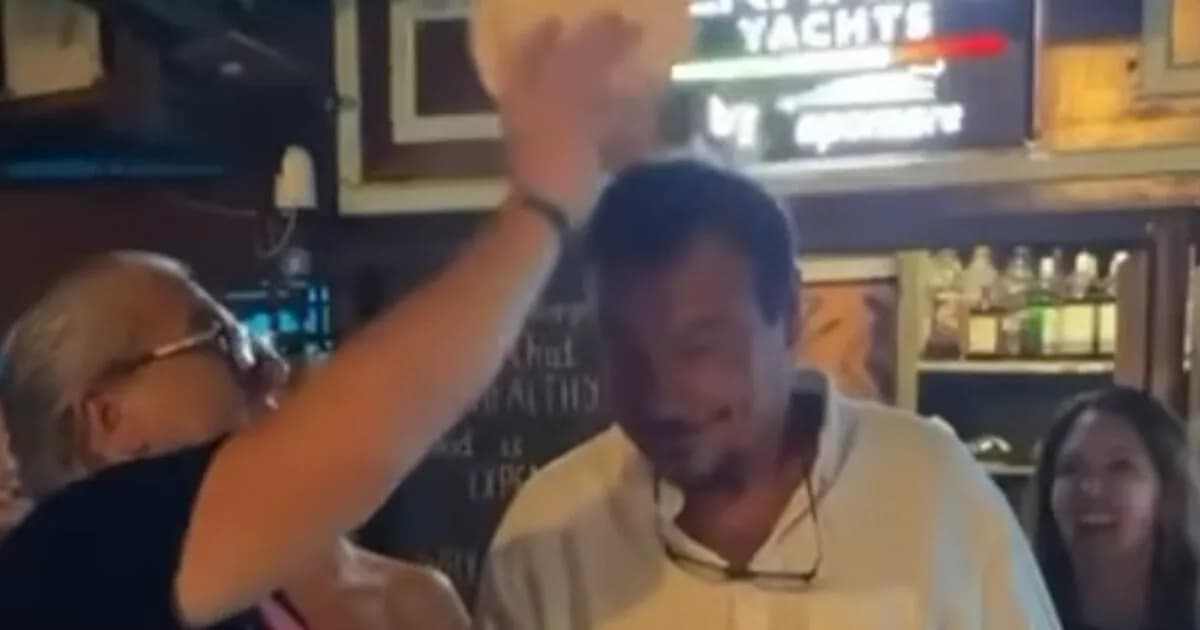 Ο Εργκίν Αταμάν στη Σύμη έσπασε πιάτα στο κεφάλι του