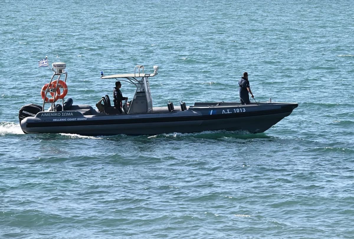 Χαλκιδική: Βυθίστηκε σκάφος με πέντε τουρίστες στη Σίβηρη