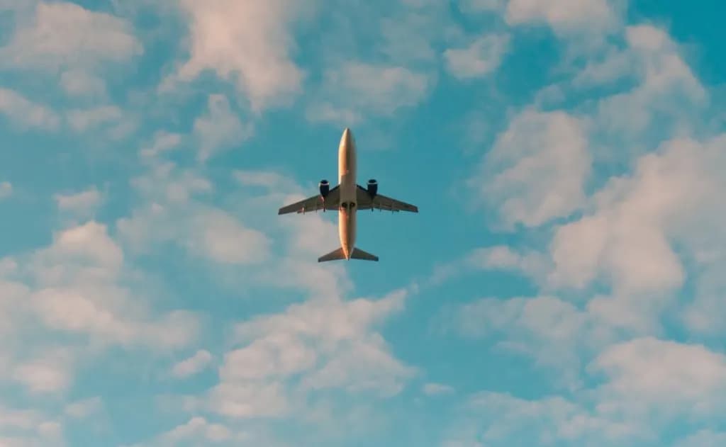 Τρόμος σε πτήση της Air India: Βουτιά 90 μέτρων, 12 τραυματίες