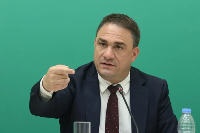 Ο ΟΟΣΑ καταγράφει πτώση διαθέσιμου εισοδήματος στην Ελλάδα