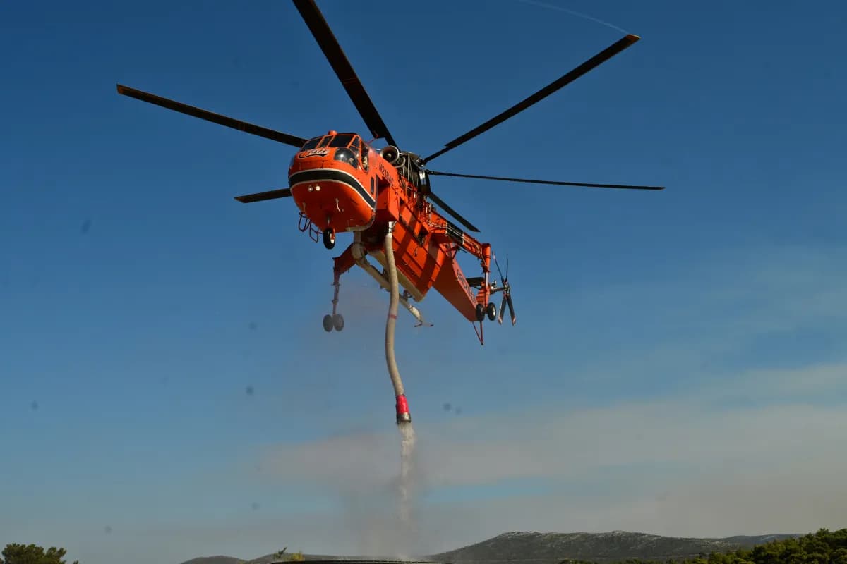Φωτιά στην Αγία Τριάδα Ιωαννίνων   Επιχειρεί ελικόπτερο
