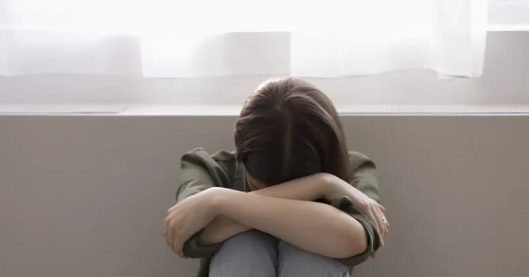 Έφηβες στη Βρετανία καταγγέλλουν μισογυνισμό στα σχολεία