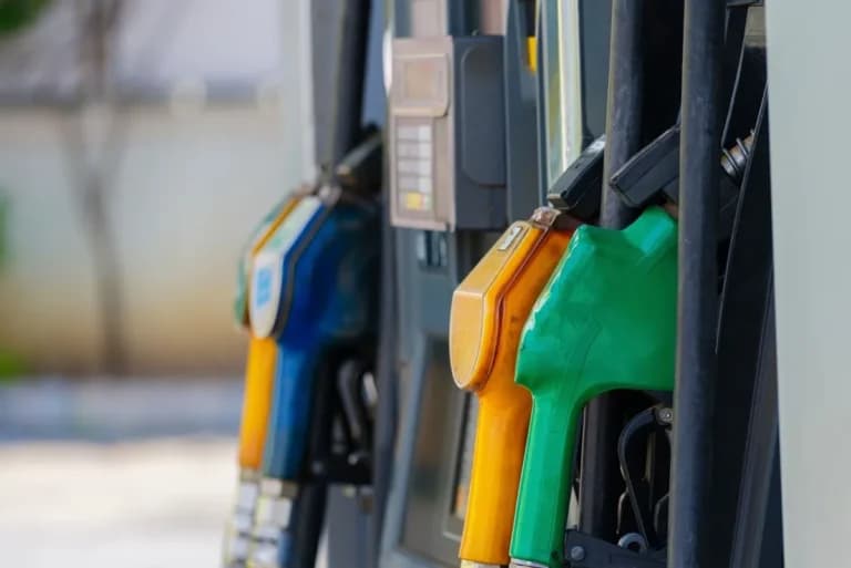 Η Πτώση στις Τιμές Πετρελαίου Φτάνει και στην Αντλία