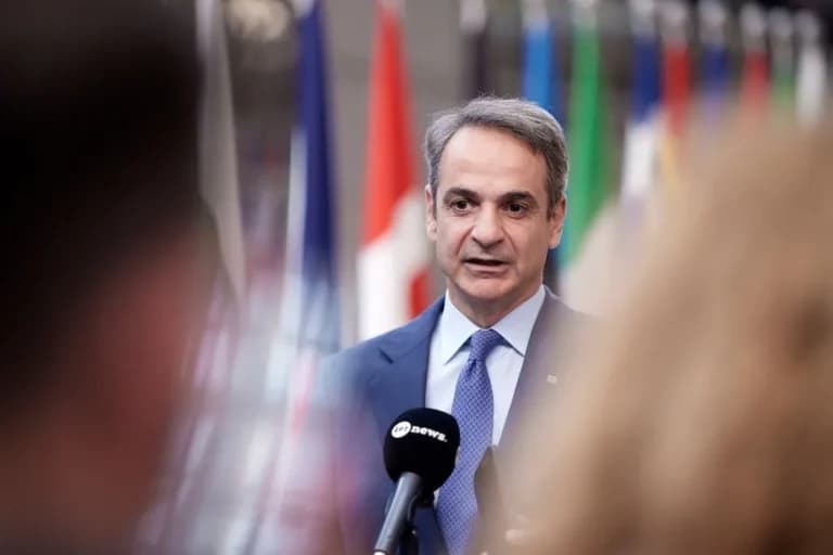 Ο Μητσοτάκης αποχαιρετά με συγκίνηση τον Βαρβιτσιώτη