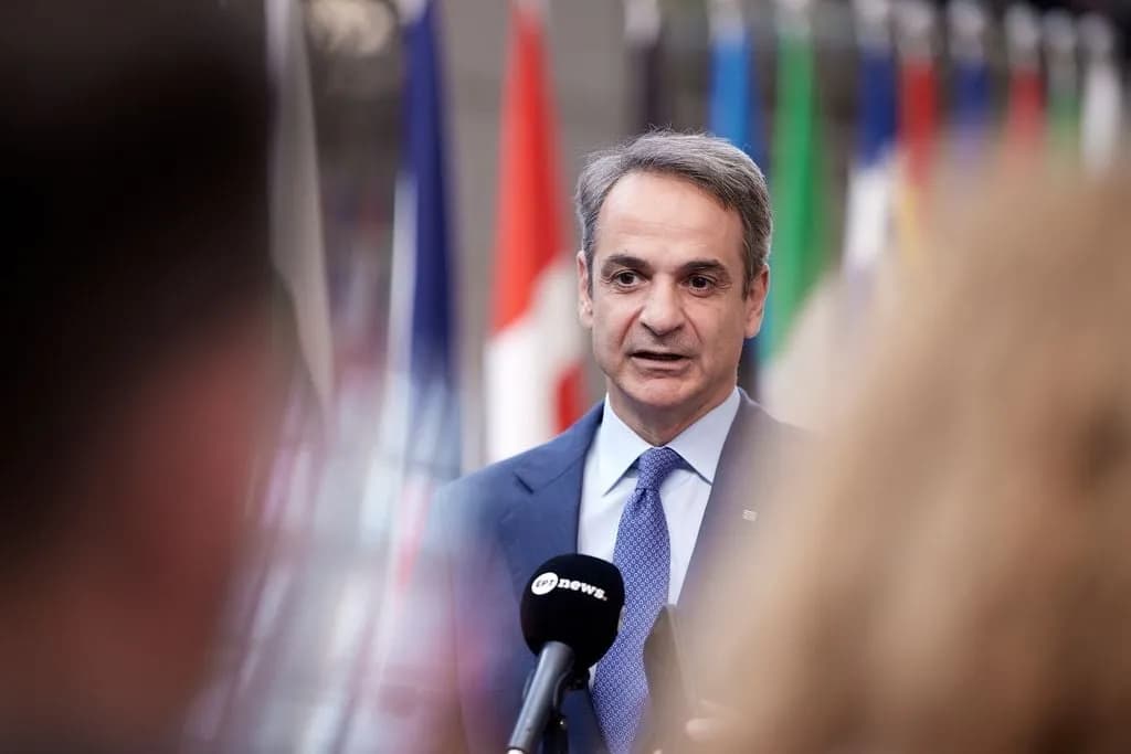 Ο Μητσοτάκης αποχαιρετά με συγκίνηση τον Βαρβιτσιώτη