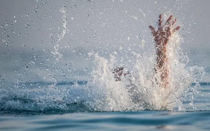 Δραματικές στιγμές για 8χρονο αγόρι στην παραλία της Μαραθιάς