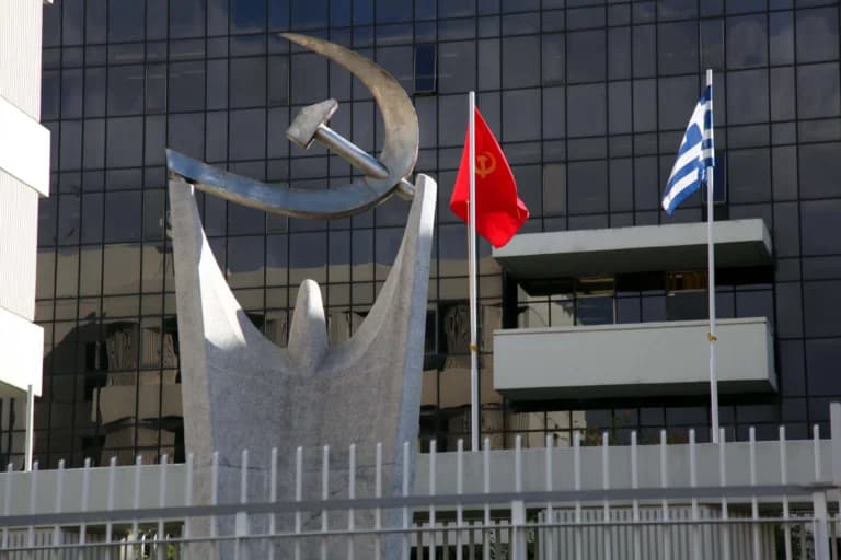 Το ΚΚΕ κατηγορεί τον Μητσοτάκη για τις συντάξεις χηρείας