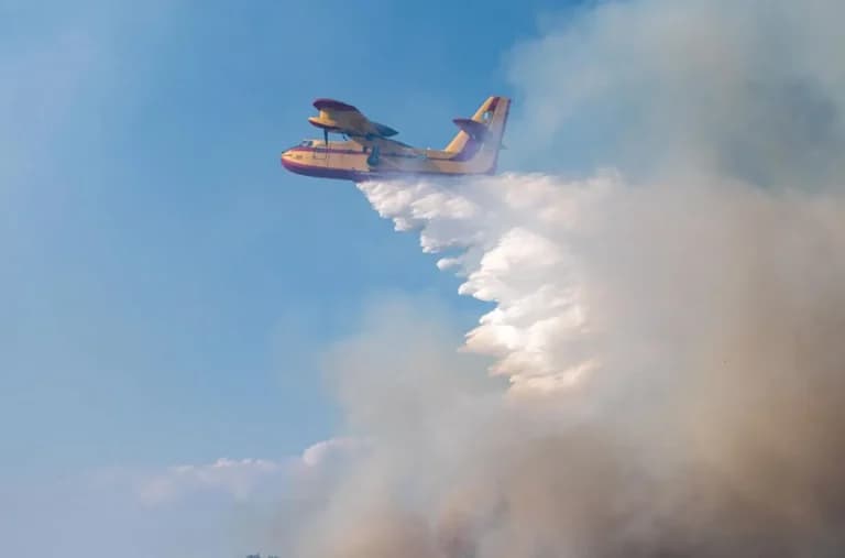 Φωτιά στην Καβάλα: Επιχειρούν 34 πυροσβέστες στη Βρύση