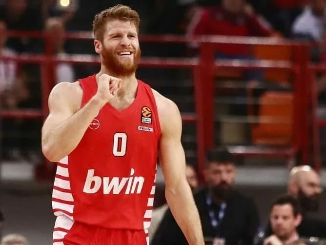Ο Γουόκαπ καταγγέλλει μονομερώς το συμβόλαιό του