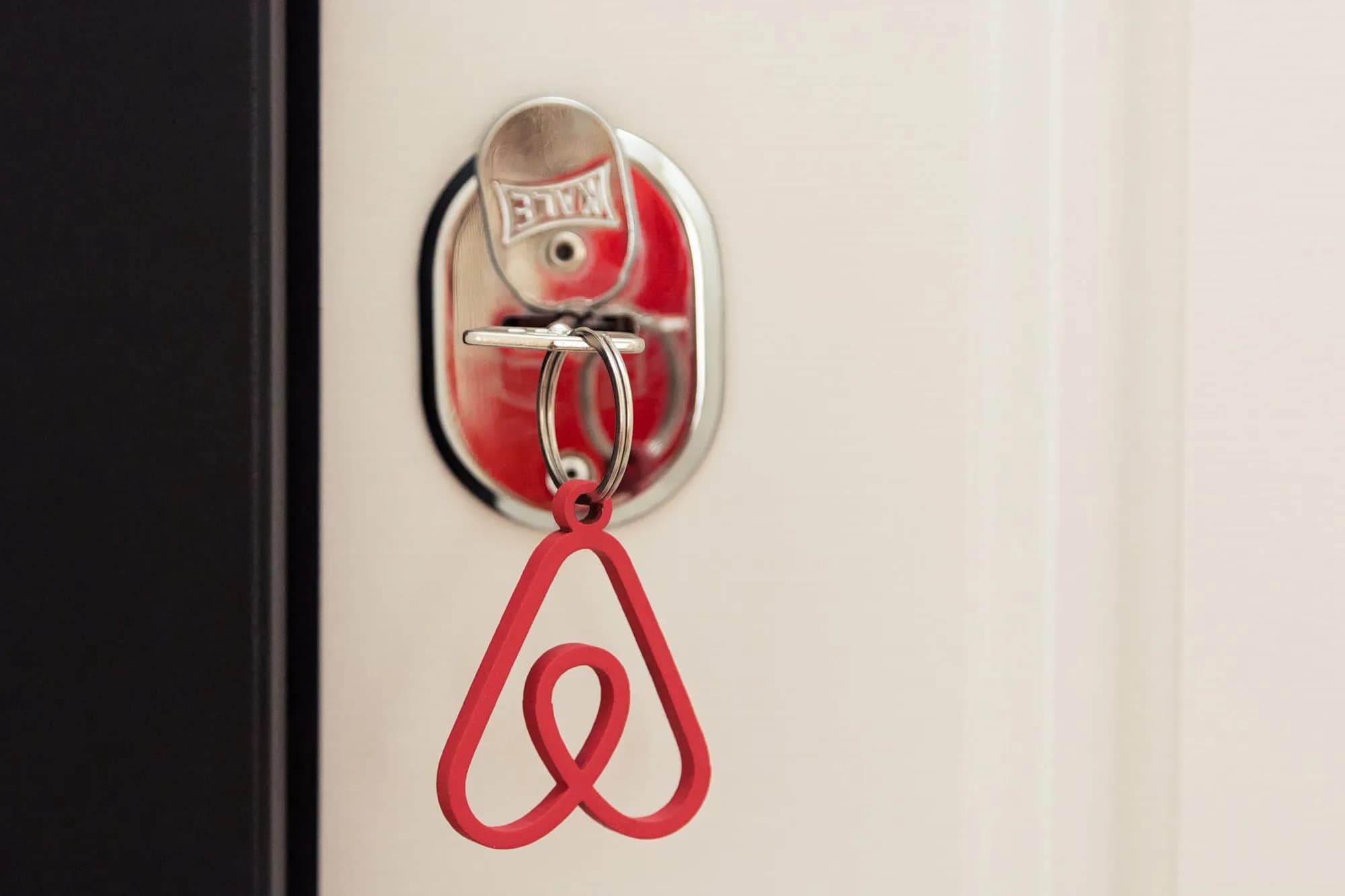Η ΕΕ ετοιμάζει νέο νόμο για το Airbnb και τη στέγαση