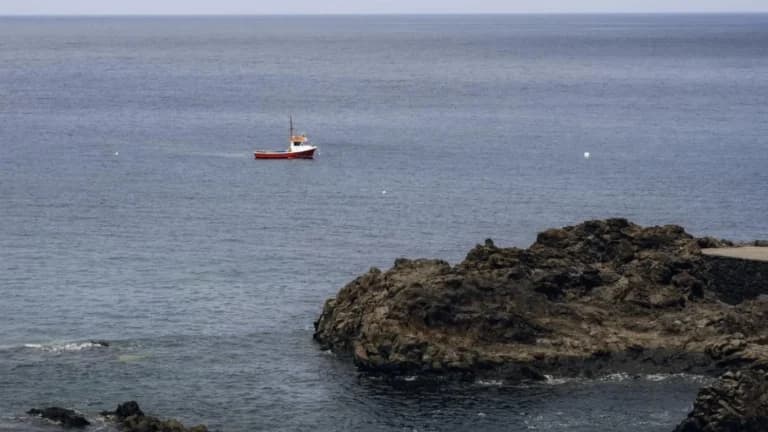 Το «Νήσος Σάμος» δεν προσέγγισε τα Ψαρά λόγω κακοκαιρίας