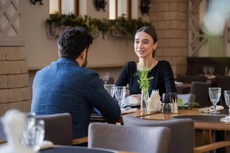 Η 32χρονη αποκάλυψε ψέματα σε online ραντεβού γνωριμιών
