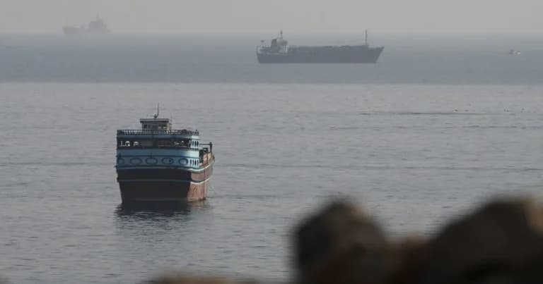 Το Ιράν χάνει τον έλεγχο στα Στενά του Ορμούζ έναντι των ΗΠΑ
