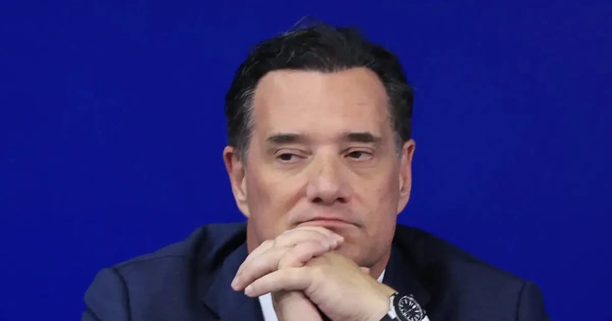 Ο Γεωργιάδης απαντά για την πτώση σοβά στο Βενιζέλειο