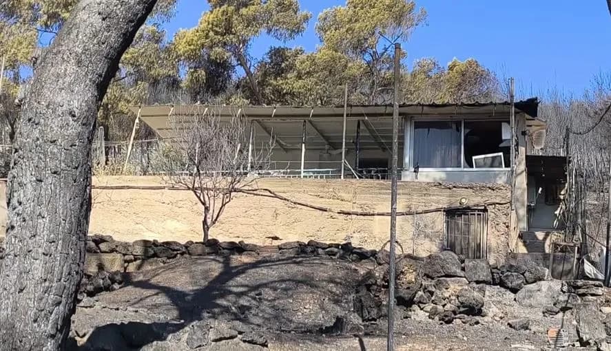 Η φωτιά στη Σαλαμίνα σκότωσε δύο ηλικιωμένους στο ρέμα