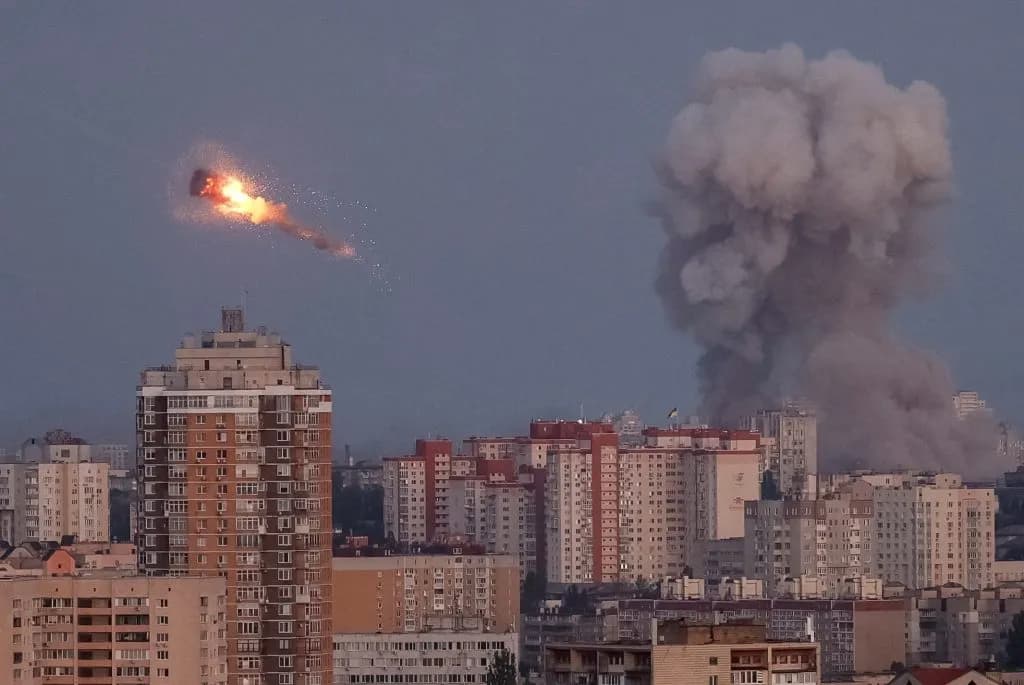 Η Ρωσία εξετάζει κλιμάκωση πυραυλικών επιθέσεων στο Κίεβο