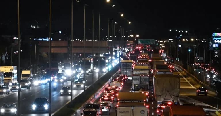 Η καραμπόλα στον Κηφισό: Μποτιλιάρισμα ως τη Μεταμόρφωση